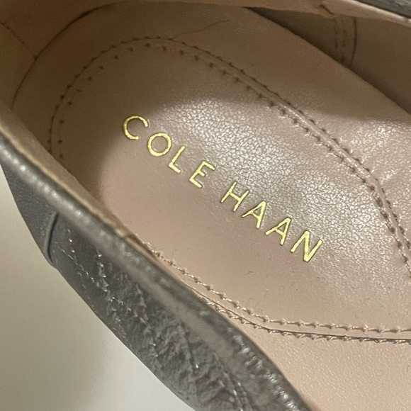 Cole Haan silver flat shoes with bow and logo on the front - Picture 7 of 9
